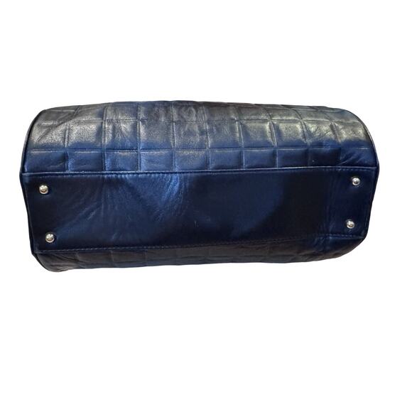 Authentic Chanel Vintage Quilted Barrel Bag - Serial 7268481 (2002-2003) - Picture 7 of 15